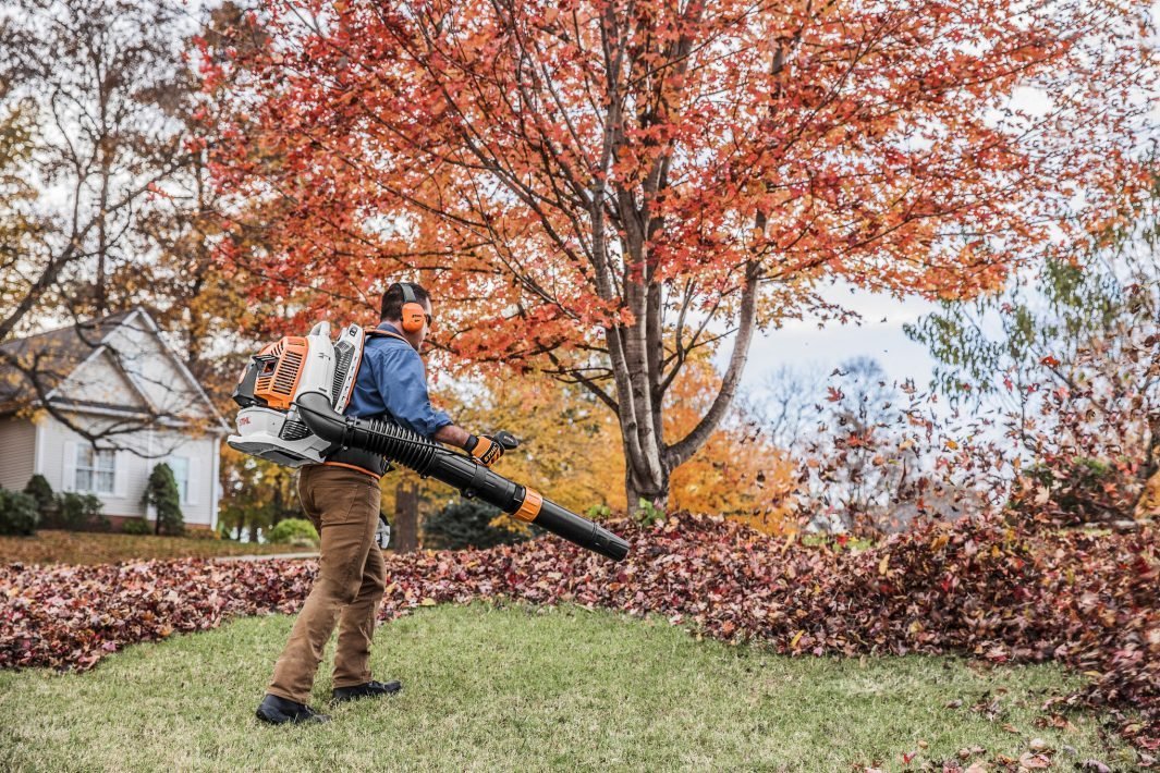 STIHL Magnum BR 800 X 239 mph 912 CFM Gas Backpack Leaf Blower