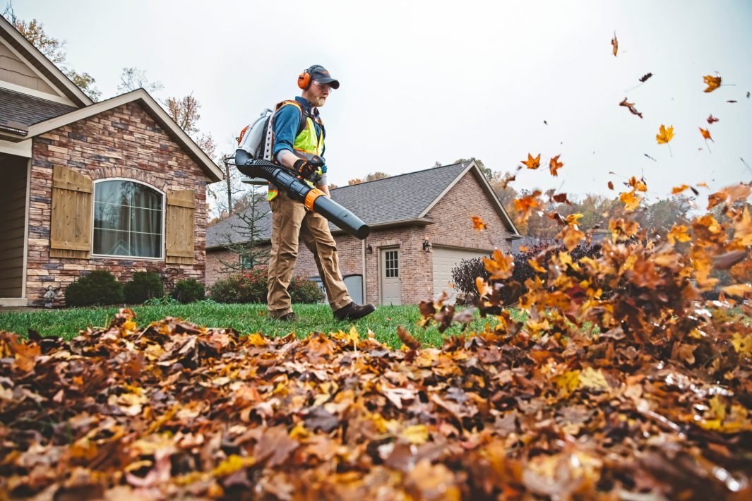 STIHL Magnum BR 800 X 239 mph 912 CFM Gas Backpack Leaf Blower