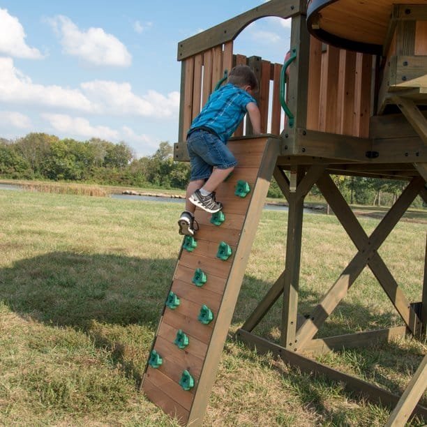 Backyard Discovery Eagles Nest Playhouse